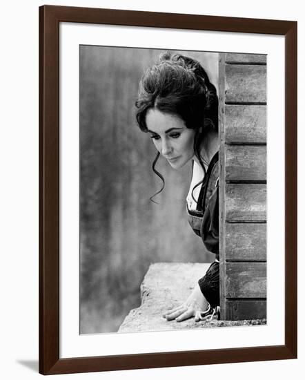 Elizabeth Taylor in 'The Taming of the Shrew' (photo)-null-Framed Photo