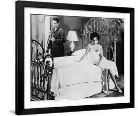 Elizabeth Taylor & Paul Newman-null-Framed Photo