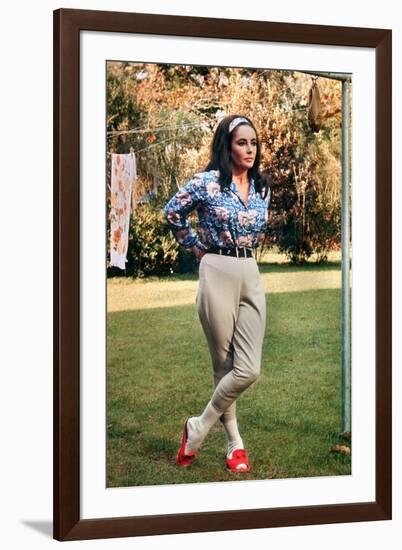 Elizabeth Taylor (photo)-null-Framed Photo