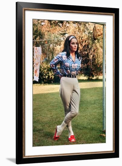 Elizabeth Taylor (photo)-null-Framed Photo