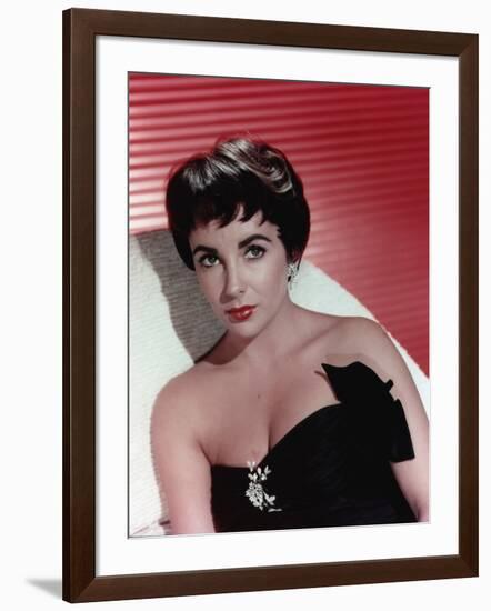 ELIZABETH TAYLOR (photo)-null-Framed Photo