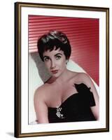 ELIZABETH TAYLOR (photo)-null-Framed Photo