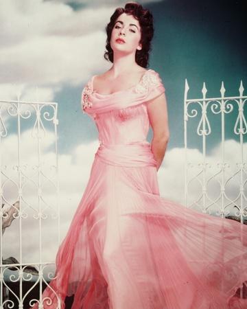 elizabeth taylor giant pink dress Elizabeth Taylor in giant pink dress