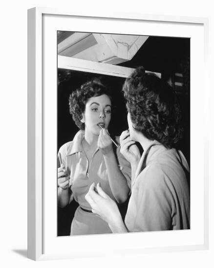 Elizabeth Taylor-null-Framed Photographic Print