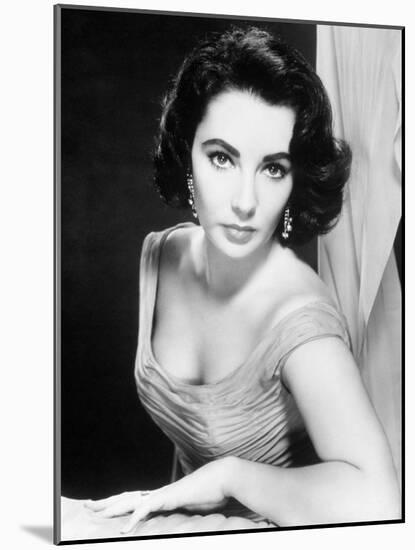 Elizabeth Taylor-null-Mounted Photographic Print