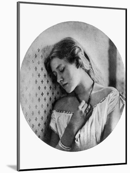 Ellen Terry (1847-1928)-Julia Margaret Cameron-Mounted Giclee Print
