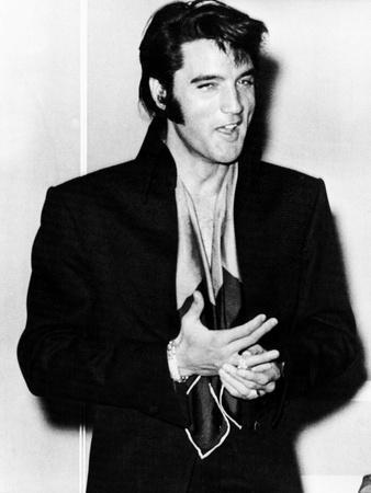 https://imgc.allpostersimages.com/img/posters/elvis-presley-at-the-international-hotel-las-vegas-where-he-is-giving-a-concert-august-1969_u-L-Q10WSE00.jpg?artPerspective=n