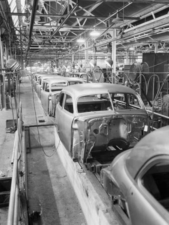 https://imgc.allpostersimages.com/img/posters/empty-assembly-line-at-auto-body-plant_u-L-PZOP620.jpg?artPerspective=n