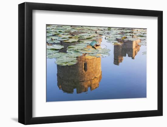 England, East Sussex, Bodiam Castle-Steve Vidler-Framed Photographic Print