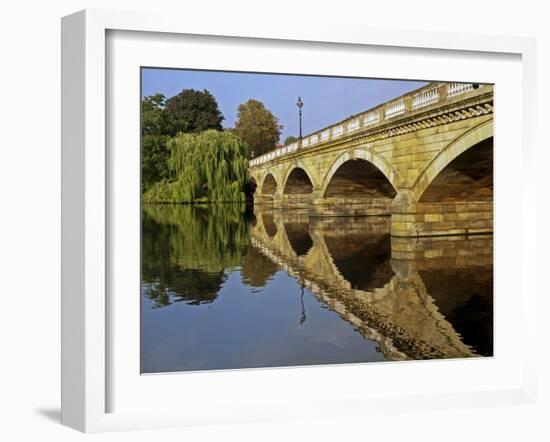 England, London, City of Westminster-Pamela Amedzro-Framed Photographic Print