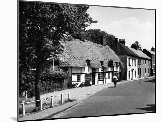 England, Ringwood-J. Chettlburgh-Mounted Photographic Print