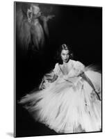 English Actress Vivien Leigh (1913-1967) in 1940-null-Mounted Photo