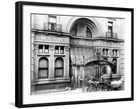 Entrance to the Waldorf-Astoria Hotel NYC Photo - New York, NY-Lantern Press-Framed Art Print