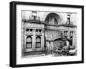 Entrance to the Waldorf-Astoria Hotel NYC Photo - New York, NY-Lantern Press-Framed Art Print