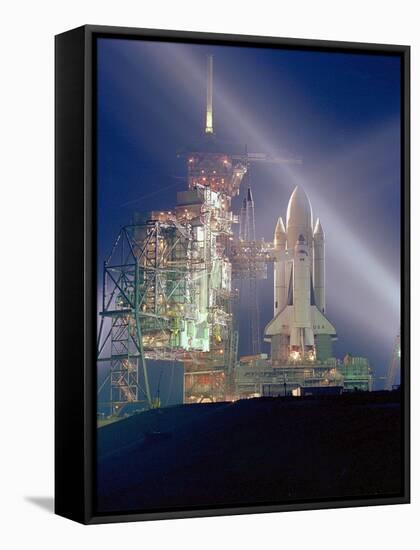 Exposition Nocturne De La Navette Spatiale Columbia Pour Sa 1Ere Mission Sts-1 Le 3 Mai 1981-null-Framed Stretched Canvas