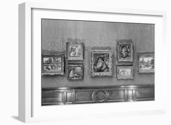 Exposition Renoir à la Galerie Paul Rosenberg en 1934-null-Framed Giclee Print