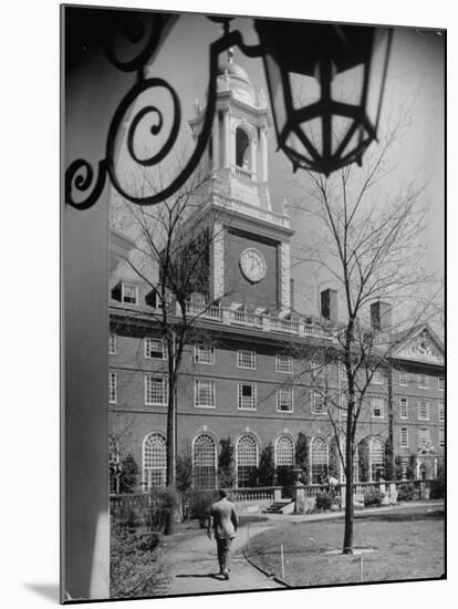 Exterior of Eliot House at Harvard University-Alfred Eisenstaedt-Mounted Photographic Print