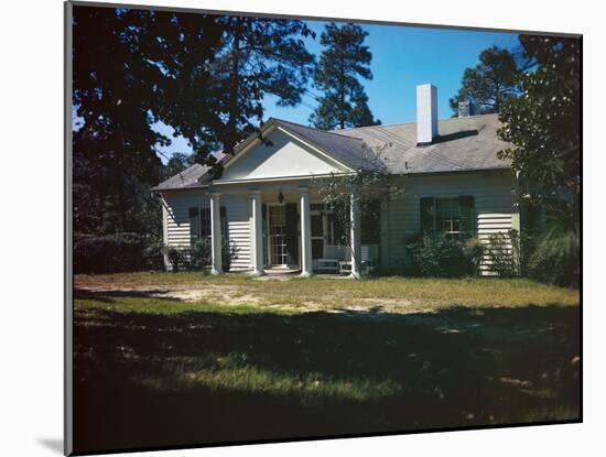 Exterior View of Franklin D. Roosevelt's House in Georgia-null-Mounted Photographic Print