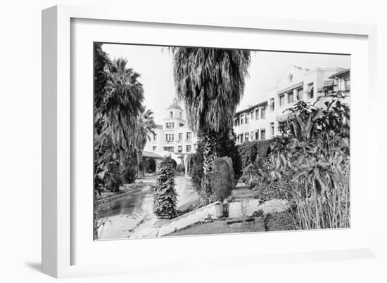 Exterior View of the Beverly Hills Hotel-null-Framed Photographic Print