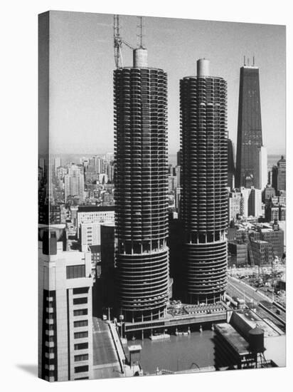 Exterior View of the Marina Towers Overlooking Chicago River-null-Stretched Canvas