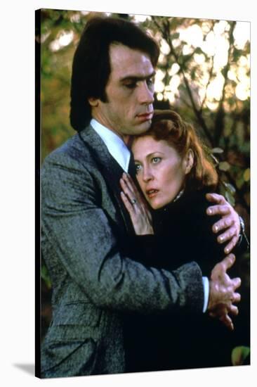 EYES OF LAURA MARS, 1978 directed by IRVIN KERSHNER Tommy Lee Jones and Faye Dunaway (photo)-null-Stretched Canvas