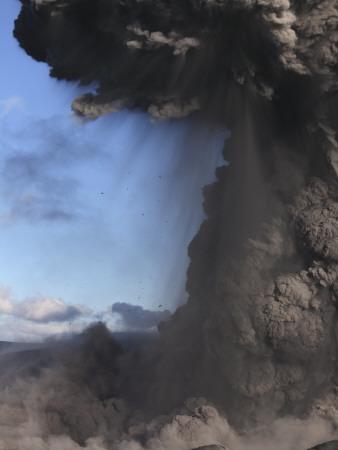 https://imgc.allpostersimages.com/img/posters/eyjafjallajoekull-eruption-summit-crater-iceland_u-L-PC2GDM0.jpg?artPerspective=n