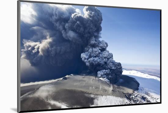 Eyjafjallajokull Volcano Erupting in Iceland-Paul Souders-Mounted Photographic Print