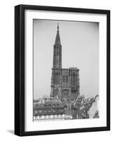 Façade de la cathédrale de Strasbourg-null-Framed Giclee Print