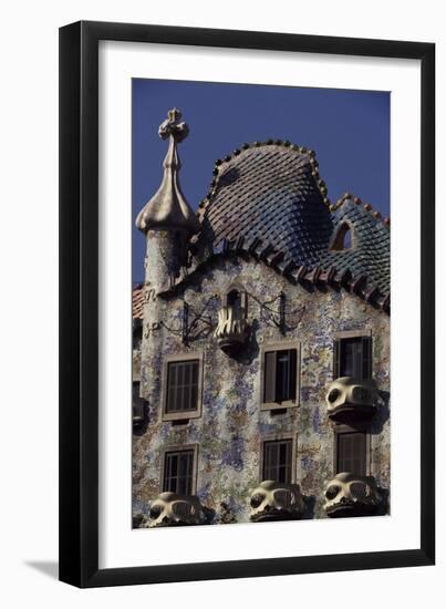 Facade of Batllo House, 1907-Antonio Gaudi-Framed Giclee Print