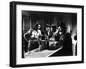 Fallen Angel, Linda Darnell, Bruce Cabot, Dana Andrews, Charles Bickford, 1945-null-Framed Photo