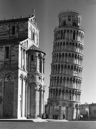 https://imgc.allpostersimages.com/img/posters/famed-leaning-tower-of-pisa-standing-next-to-the-baptistry-of-the-cathedral_u-L-P68K6X0.jpg?artPerspective=n