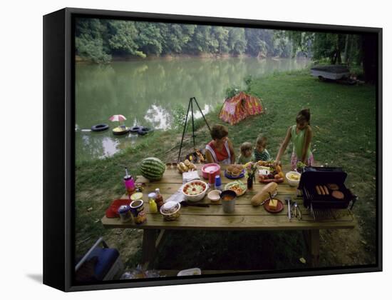 Family at a Picnic-null-Framed Stretched Canvas