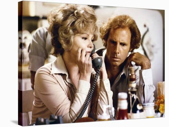 FAMILY PLOT, 1976 directed by ALFRED HITCHCOCK Barbara Harris / Bruce Dern (photo)-null-Stretched Canvas