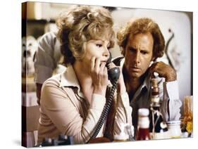 FAMILY PLOT, 1976 directed by ALFRED HITCHCOCK Barbara Harris / Bruce Dern (photo)-null-Stretched Canvas