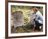 FAMILY PLOT, 1976 directed by ALFRED HITCHCOCK Bruce Dern (photo)-null-Framed Photo