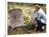 FAMILY PLOT, 1976 directed by ALFRED HITCHCOCK Bruce Dern (photo)-null-Framed Photo