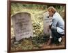 FAMILY PLOT, 1976 directed by ALFRED HITCHCOCK Bruce Dern (photo)-null-Framed Photo