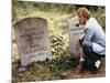 FAMILY PLOT, 1976 directed by ALFRED HITCHCOCK Bruce Dern (photo)-null-Mounted Photo