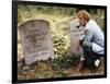 FAMILY PLOT, 1976 directed by ALFRED HITCHCOCK Bruce Dern (photo)-null-Framed Photo