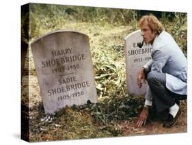 FAMILY PLOT, 1976 directed by ALFRED HITCHCOCK Bruce Dern (photo)-null-Stretched Canvas