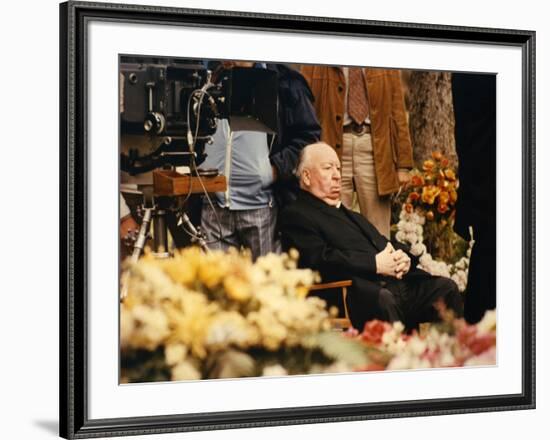 FAMILY PLOT, 1976 directed by ALFRED HITCHCOCK On the set, Alfred Hitchcock, director (photo)-null-Framed Photo