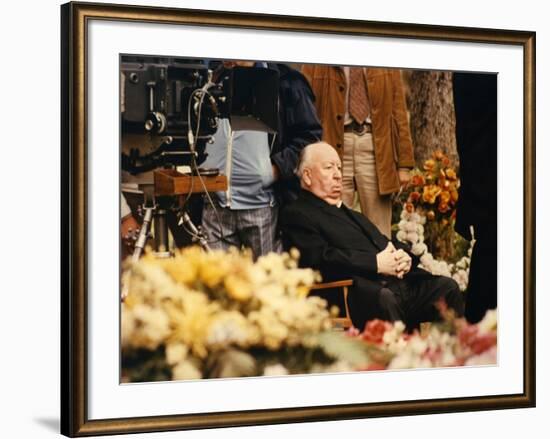 FAMILY PLOT, 1976 directed by ALFRED HITCHCOCK On the set, Alfred Hitchcock, director (photo)-null-Framed Photo