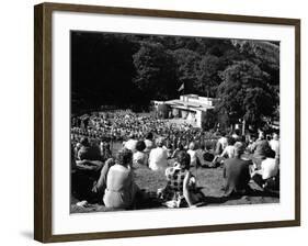 Family Seaside Show-null-Framed Photographic Print