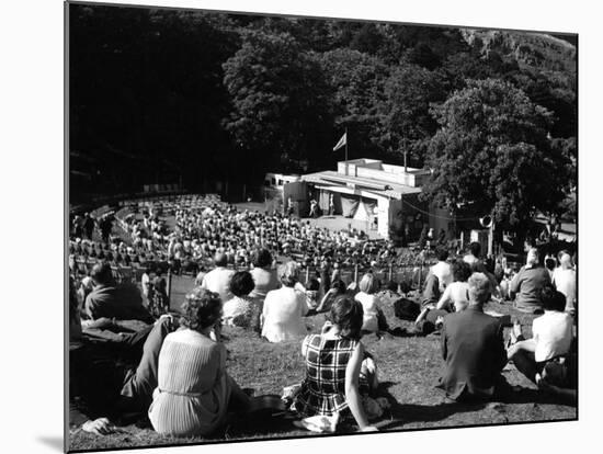 Family Seaside Show-null-Mounted Photographic Print