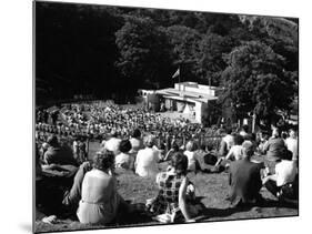 Family Seaside Show-null-Mounted Photographic Print