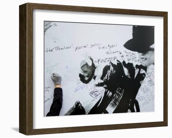 Fans Sign Tribute Wall to Michael Jackson outside the Staples Center, Los Angeles, July 7, 2009-null-Framed Photographic Print