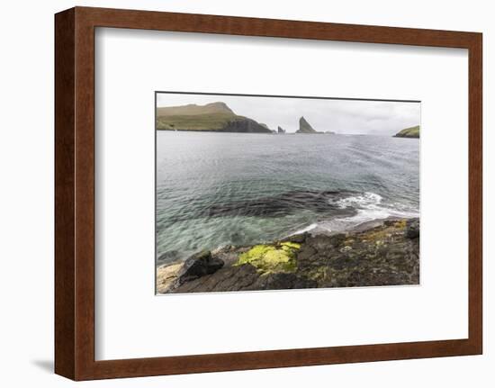 Faroes, Vagar, Tindholmur, bay, Sorvagsfjordur-olbor-Framed Photographic Print