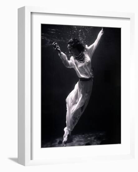 Fashion Model Underwater, 1939-Science Source-Framed Giclee Print