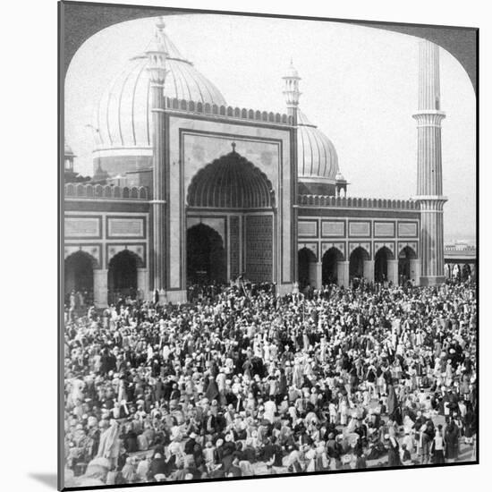 Fast Day Within the Jumma Musjid, Delhi, India, 1903-Underwood & Underwood-Mounted Giclee Print