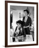 FATHER OF THE BRIDE, 1950 directed by VINCENTE MINNELLI Elizabeth Taylor / Joan Bennett (b/w photo)-null-Framed Photo